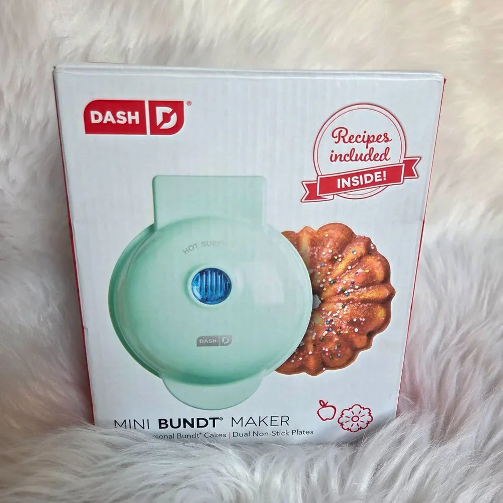 Dash Mini Bundt Cake Maker ~ Mint Pale Green - NEW in Box ~ So Cute! Recipes